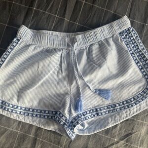 Vineyard Vines Blue and White Athletic Shorts
Size S 
2 1/2 ‘ inseam